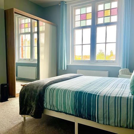 Lovely 2 Bed 2 Bath Flat With Free Parking Пул Екстериор снимка
