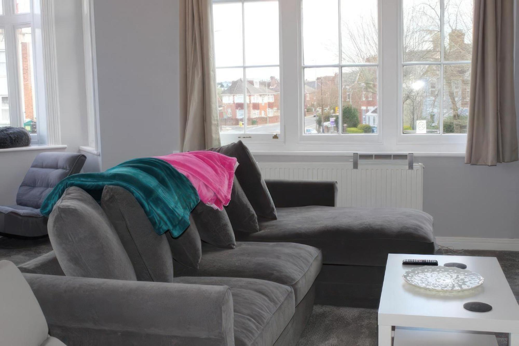 Lovely 2 Bed 2 Bath Flat With Free Parking Пул Екстериор снимка