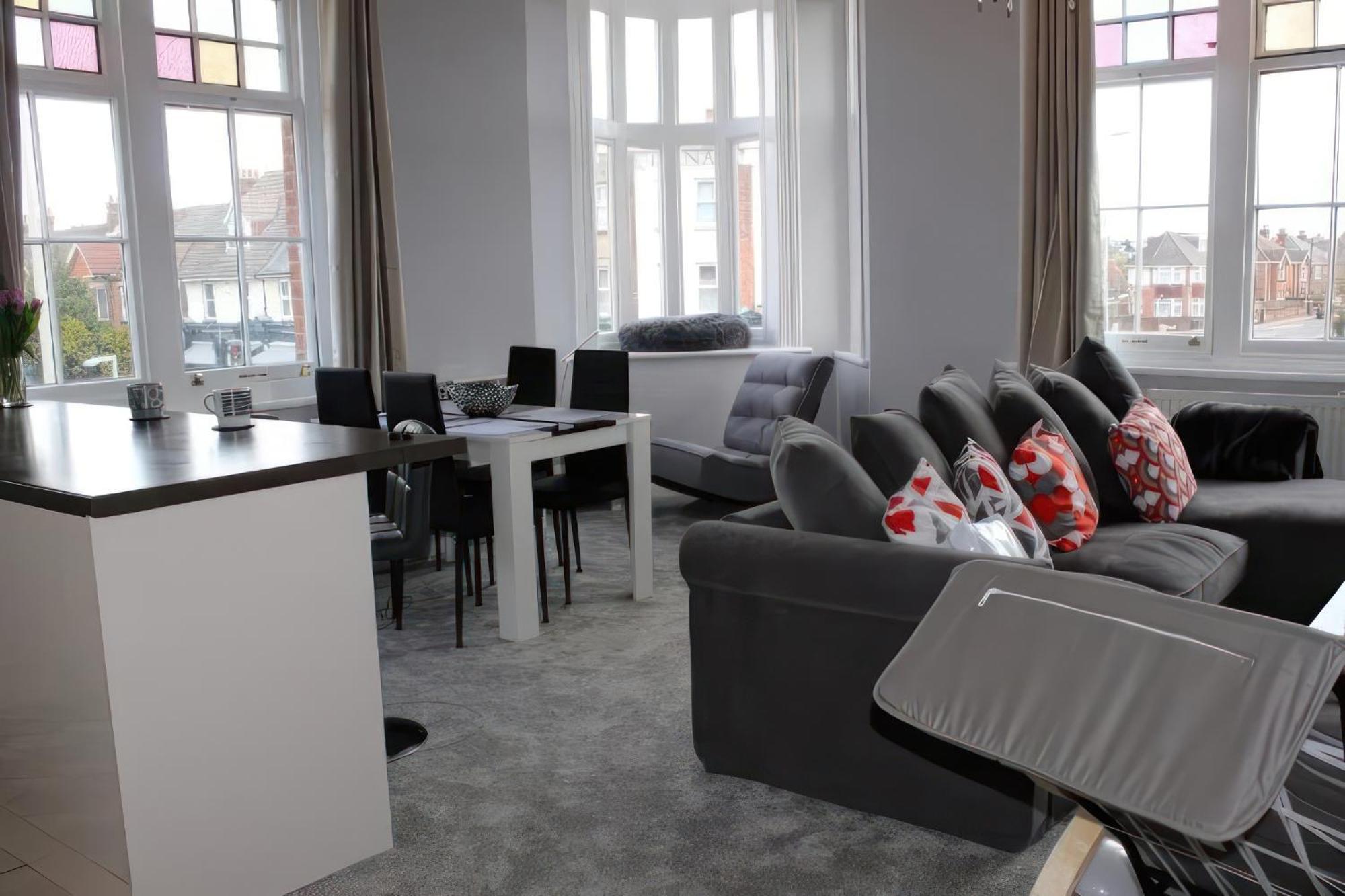 Lovely 2 Bed 2 Bath Flat With Free Parking Пул Екстериор снимка