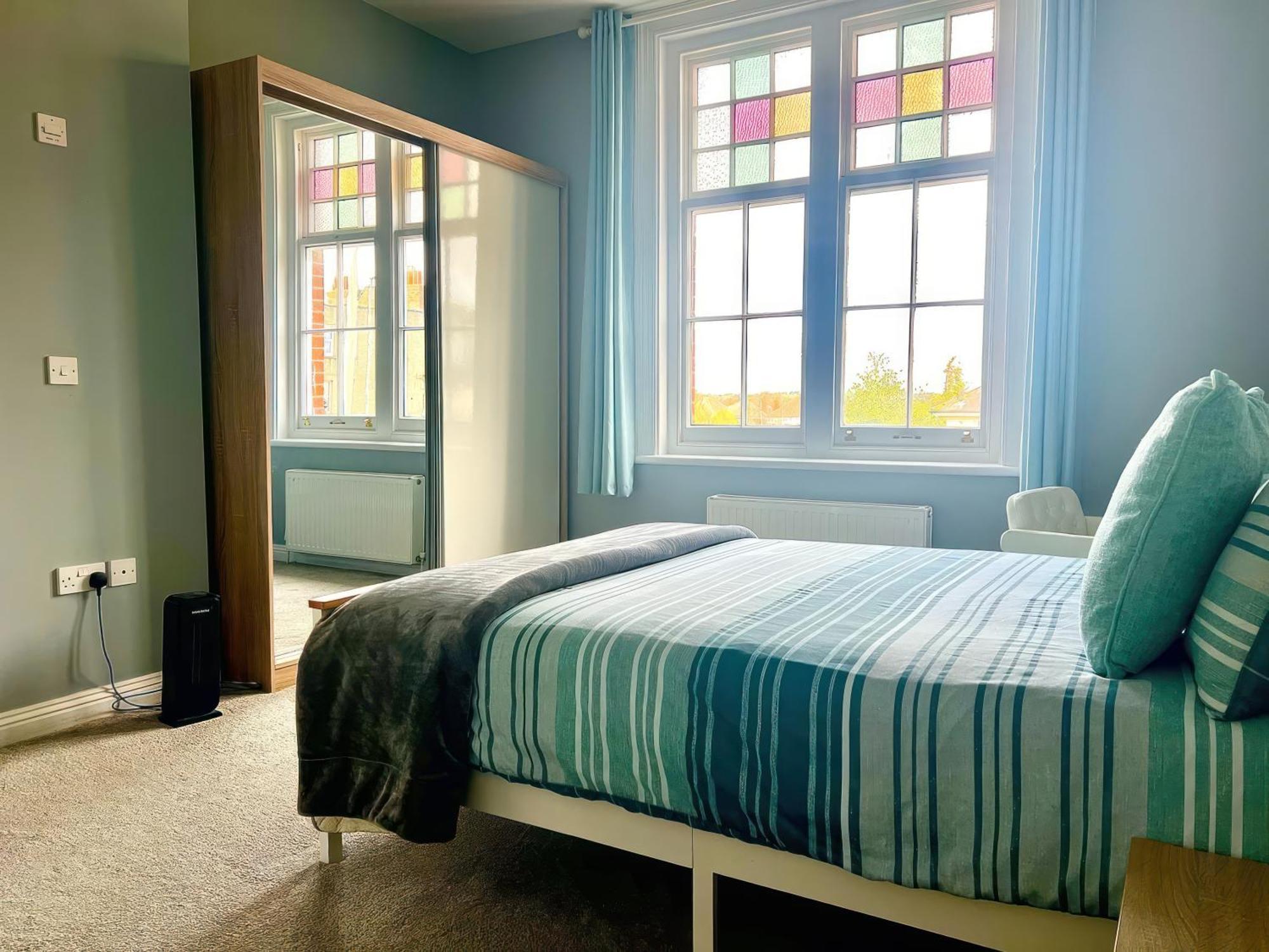 Lovely 2 Bed 2 Bath Flat With Free Parking Пул Екстериор снимка