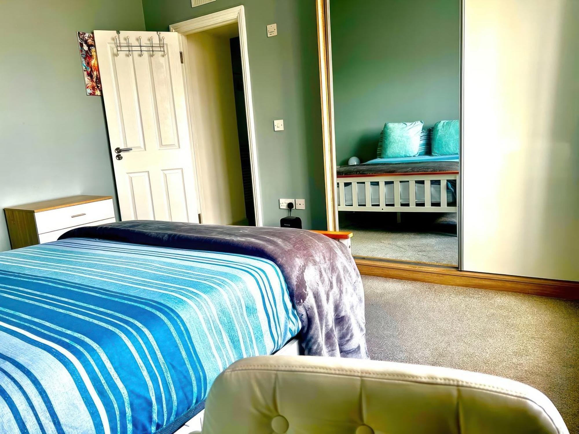 Lovely 2 Bed 2 Bath Flat With Free Parking Пул Екстериор снимка