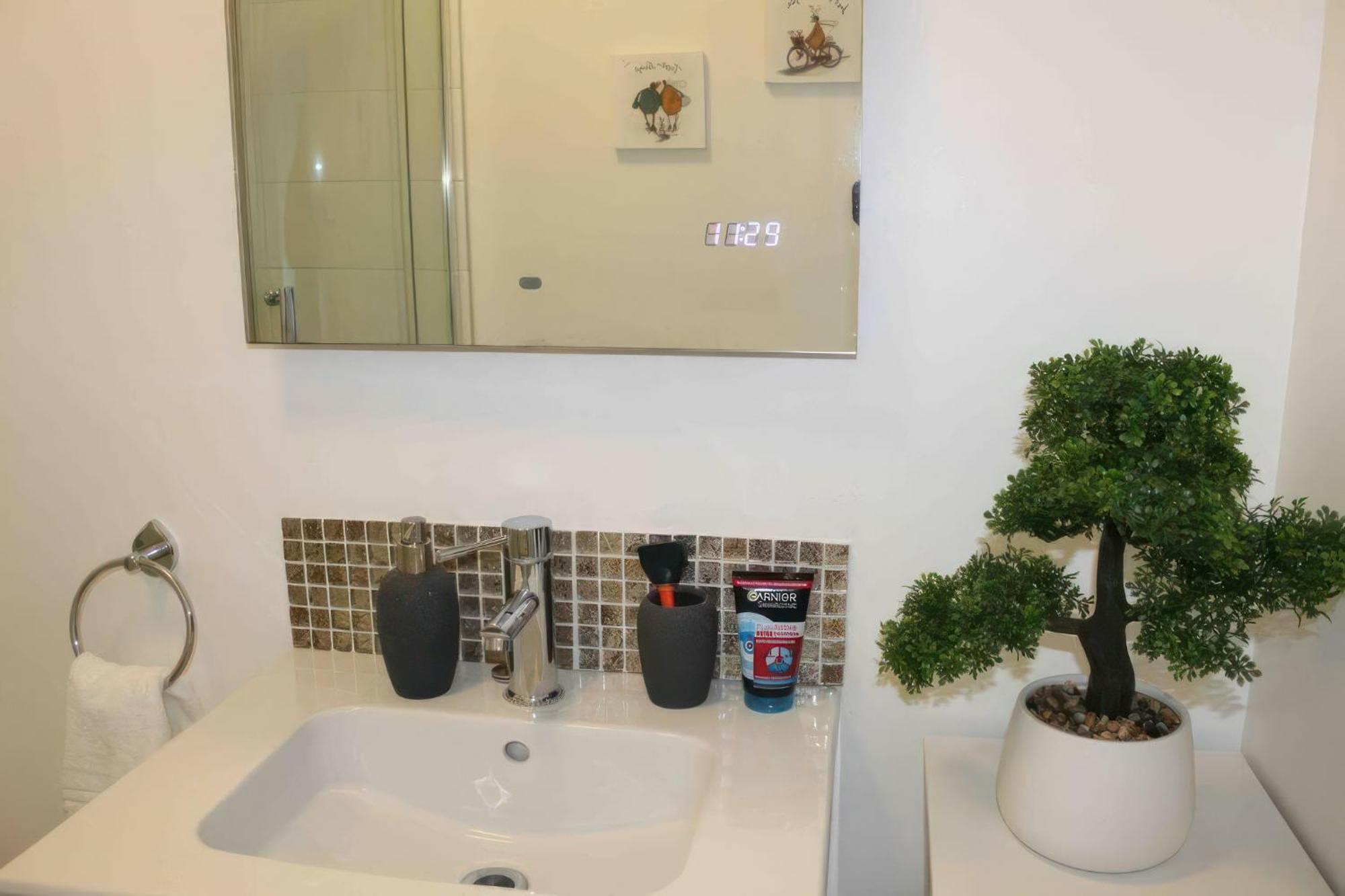 Lovely 2 Bed 2 Bath Flat With Free Parking Пул Екстериор снимка