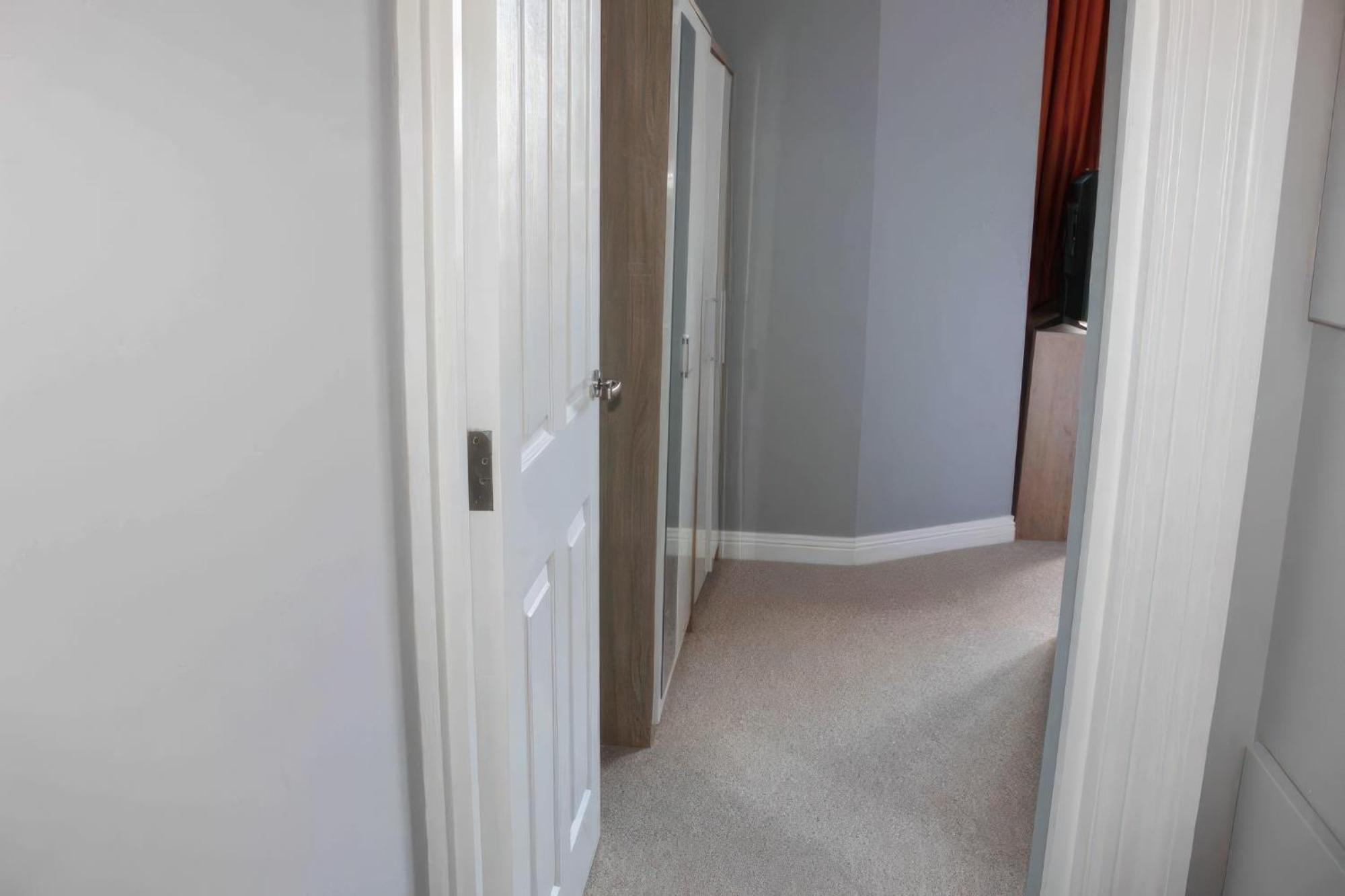 Lovely 2 Bed 2 Bath Flat With Free Parking Пул Екстериор снимка
