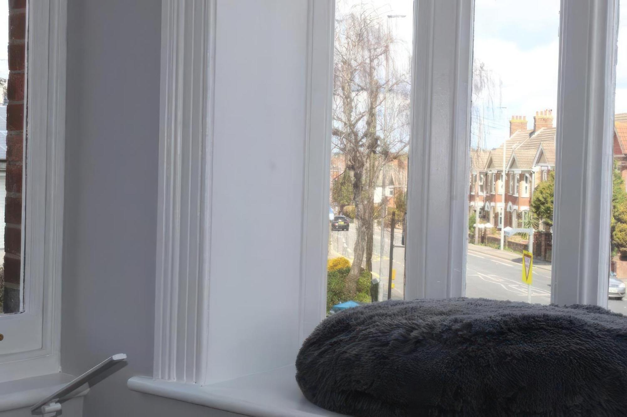 Lovely 2 Bed 2 Bath Flat With Free Parking Пул Екстериор снимка