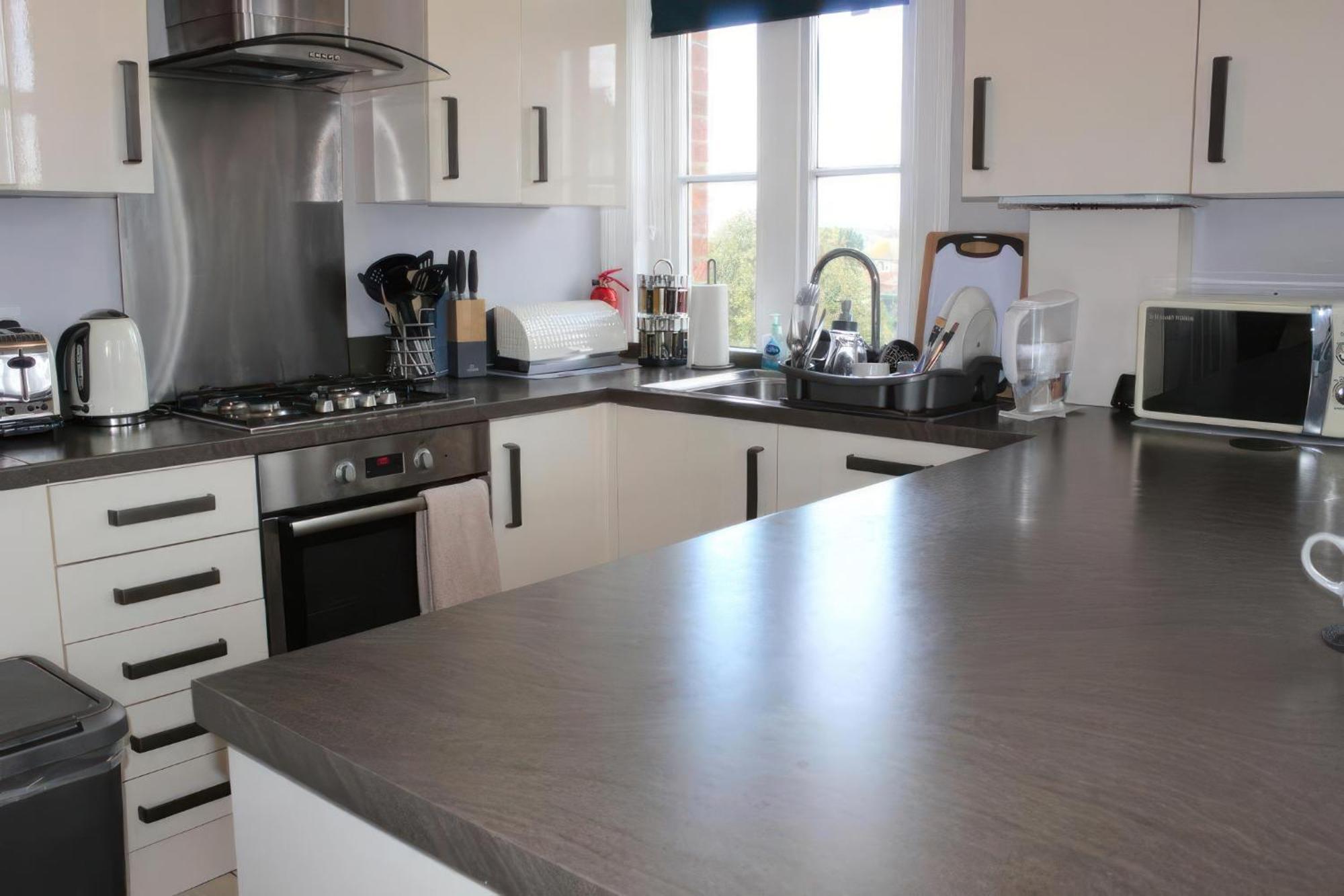 Lovely 2 Bed 2 Bath Flat With Free Parking Пул Екстериор снимка