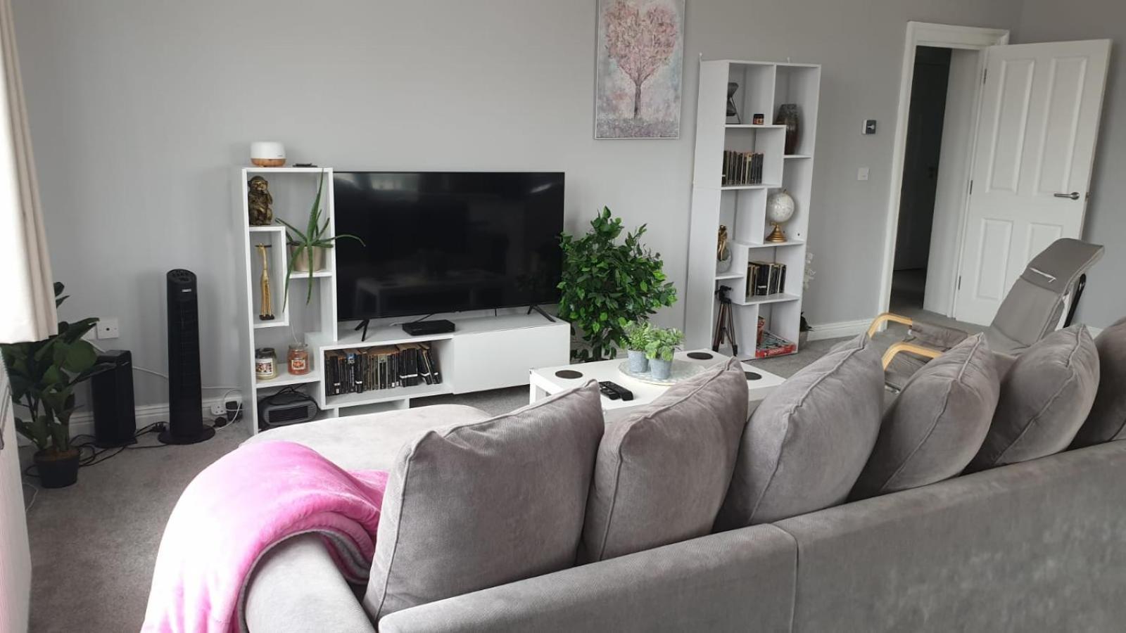 Lovely 2 Bed 2 Bath Flat With Free Parking Пул Екстериор снимка