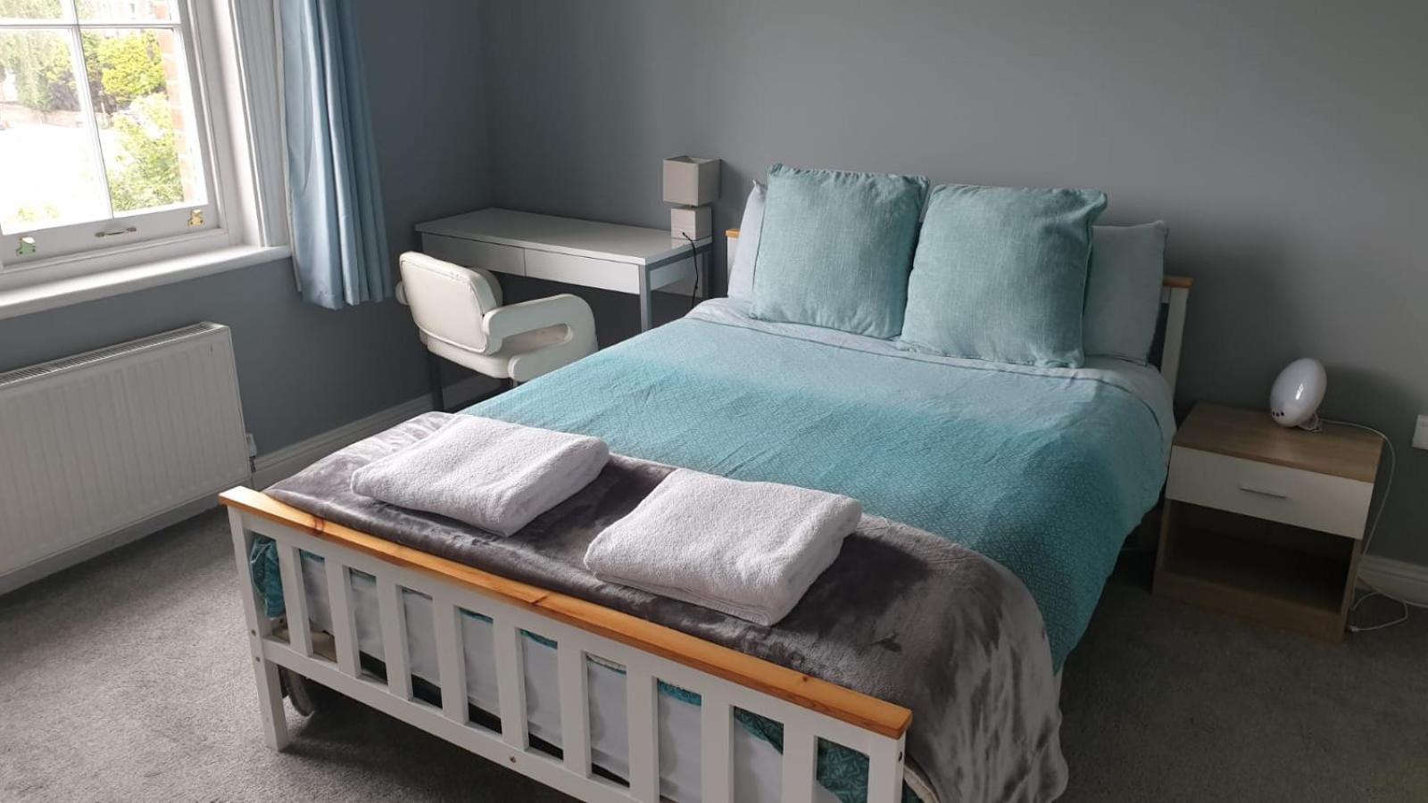 Lovely 2 Bed 2 Bath Flat With Free Parking Пул Екстериор снимка